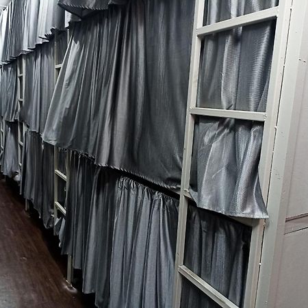 Saffron Dormitory Goregaon East Mumbai Exterior photo